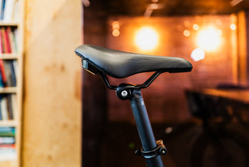 CUBE fietszadel met aluminium