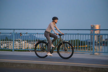 CUBE fiets met fietsverlichting met oplaadbare batterij