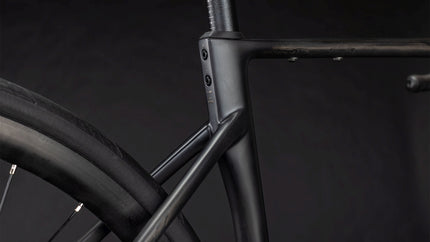 CUBE ATTAIN C:62 RACE BLACKLINE