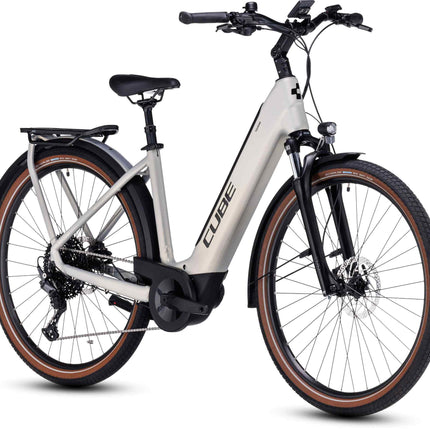 CUBE TOURING HYBRID PRO 625 PEARLYSILVER/BLACK