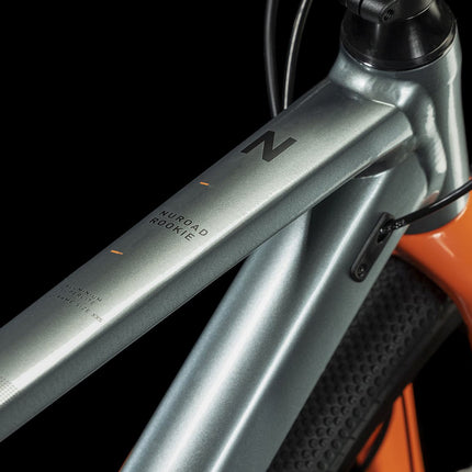 CUBE NUROAD ROOKIE SMOKEYFIR/ORANGE