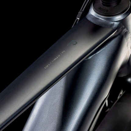 CUBE TOURING HYBRID PRO 625 METALLICGREY/CHROME