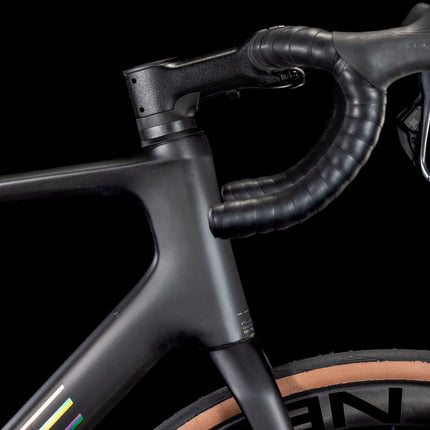 CUBE ATTAIN C:62 SLT CARBON/RAINBOW