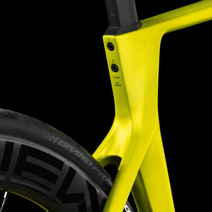 CUBE AGREE C:62 RACE FLASHLIME/BLACK